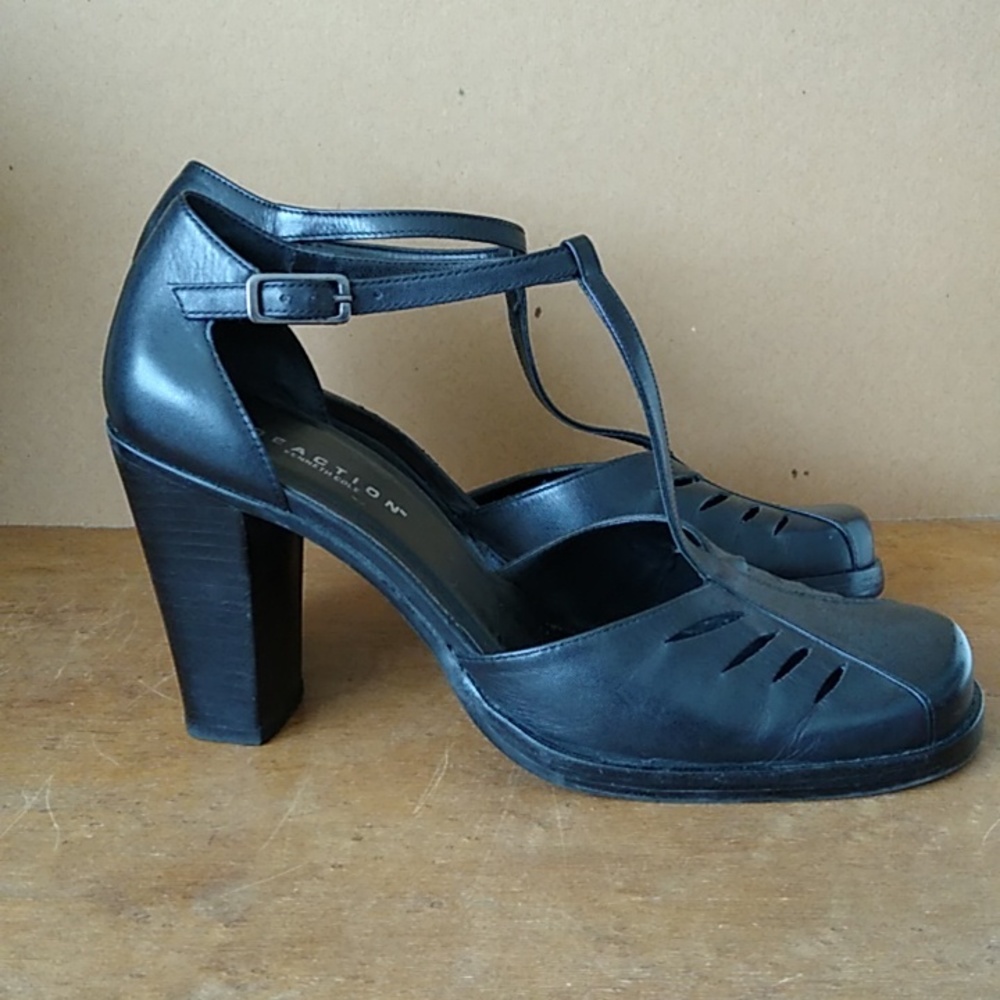 Reaction by Kenneth Cole Black Leather T-Straps 8.5 - Picture 5 of 12